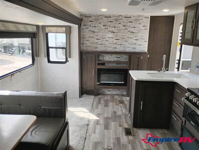 2019 Forest River WILDWOOD 33TS   - Photo 6 - Liberty, TX 77575