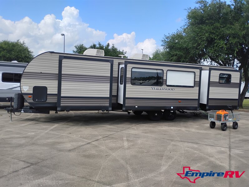 2019 Forest River WILDWOOD 33TS - Photo 1 - Liberty, TX 77575