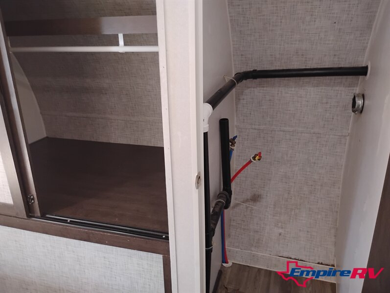2019 Forest River WILDWOOD 33TS - Photo 13 - Liberty, TX 77575