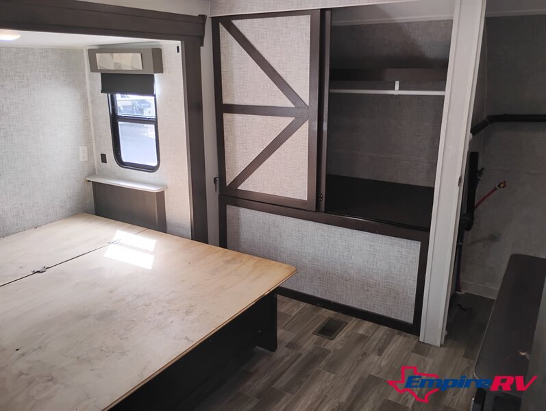 2019 Forest River WILDWOOD 33TS - Photo 12 - Liberty, TX 77575