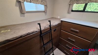2019 Forest River wildcat 31bh   - Photo 13 - Liberty, TX 77575
