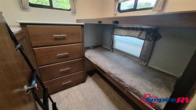 2019 Forest River wildcat 31bh   - Photo 11 - Liberty, TX 77575