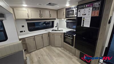 2025 Flagstaff 26FKBS   - Photo 19 - Liberty, TX 77575