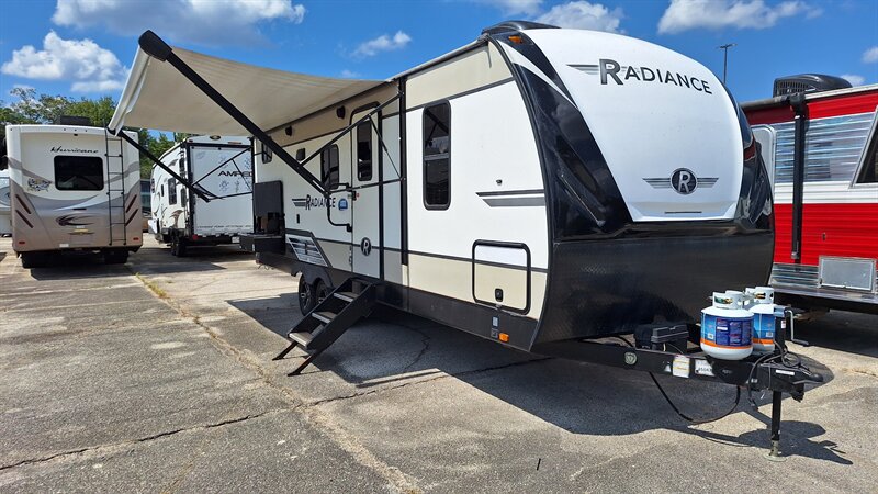 2021 Cruiser RV Radiance 25bh - Photo 3 - Liberty, TX 77575