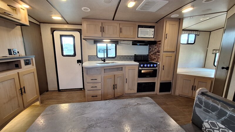 2021 Cruiser RV Radiance 25bh - Photo 10 - Liberty, TX 77575