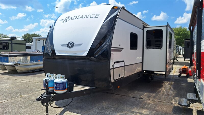 2021 Cruiser RV Radiance 25bh - Photo 4 - Liberty, TX 77575