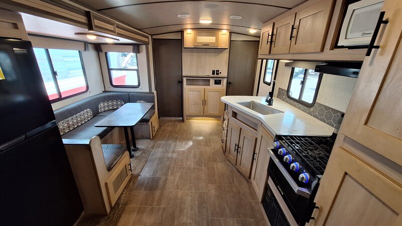 2021 Cruiser RV Radiance 25bh - Photo 12 - Liberty, TX 77575