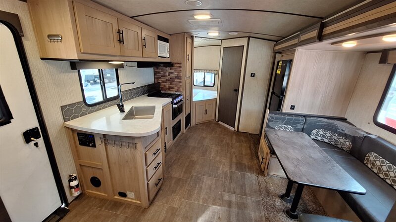 2021 Cruiser RV Radiance 25bh - Photo 9 - Liberty, TX 77575