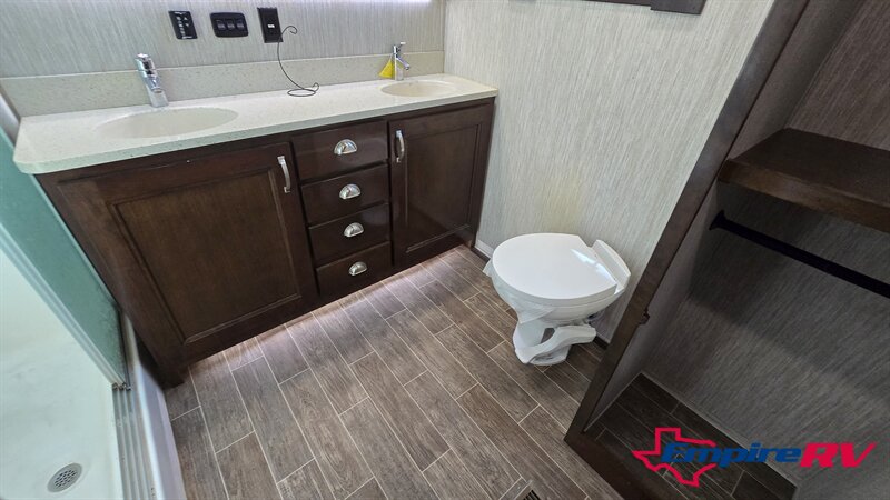 2019 Keystone 3951MB - Photo 25 - Liberty, TX 77575
