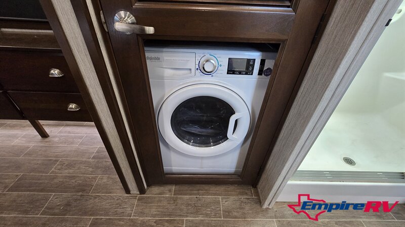 2019 Keystone 3951MB - Photo 24 - Liberty, TX 77575