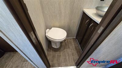 2019 Keystone 3951MB   - Photo 18 - Liberty, TX 77575