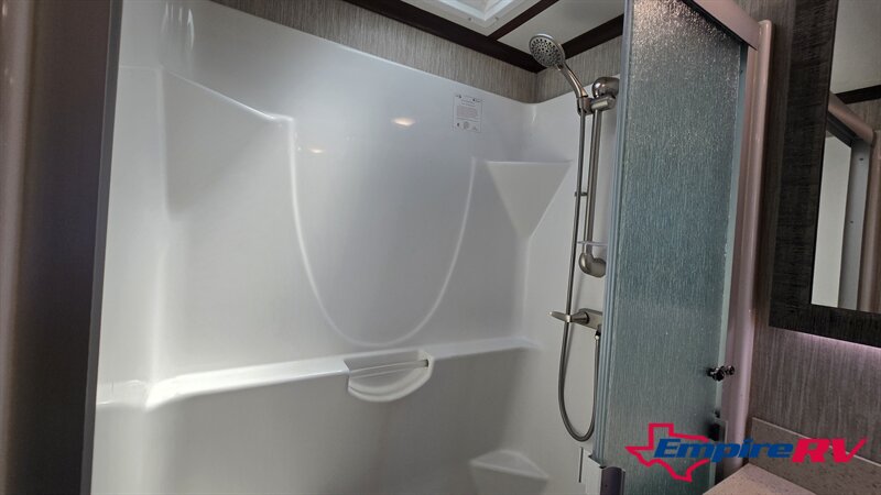 2019 Keystone 3951MB - Photo 27 - Liberty, TX 77575