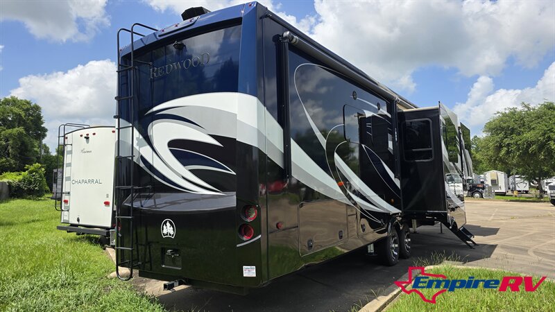 2019 Keystone 3951MB - Photo 4 - Liberty, TX 77575