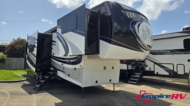 2019 Keystone 3951MB - Photo 3 - Liberty, TX 77575