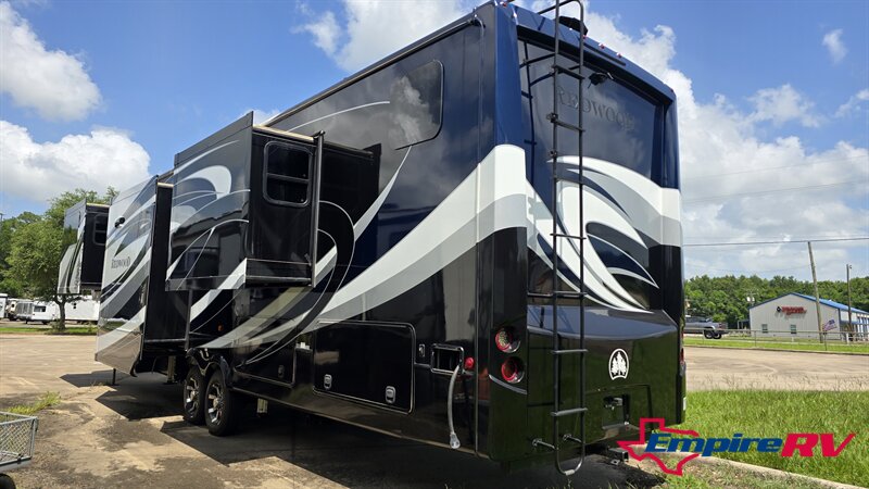 2019 Keystone 3951MB - Photo 5 - Liberty, TX 77575