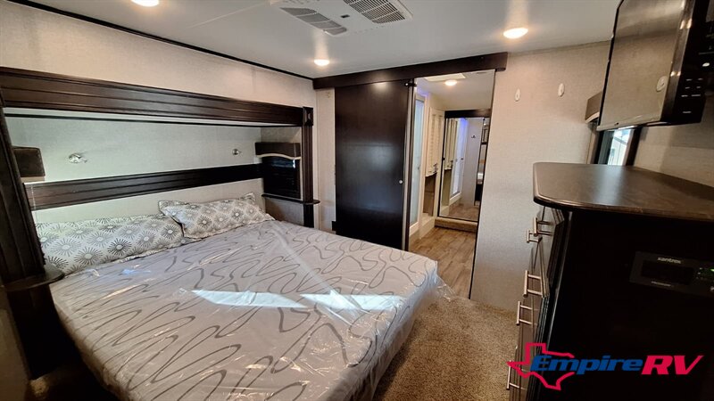2019 Jayco EAGLE - Photo 17 - Liberty, TX 77575