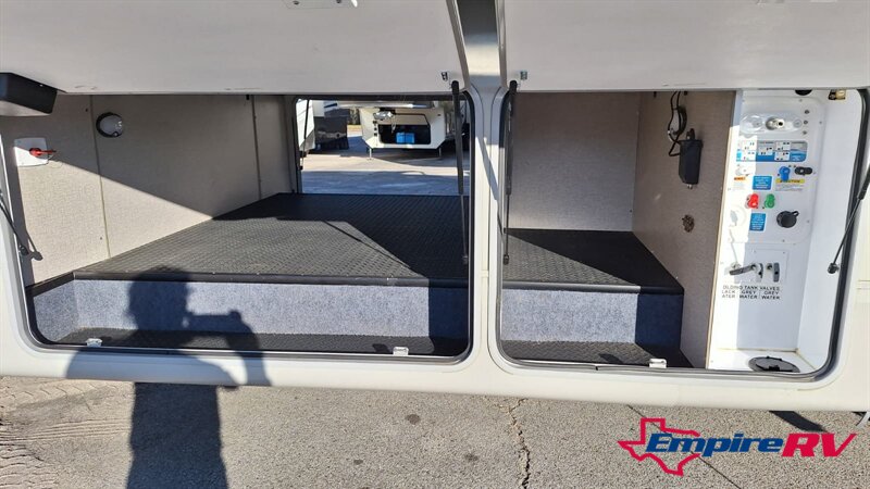 2019 Jayco EAGLE - Photo 9 - Liberty, TX 77575