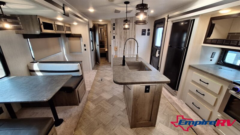 2022 Forest River palomino - Photo 9 - Liberty, TX 77575
