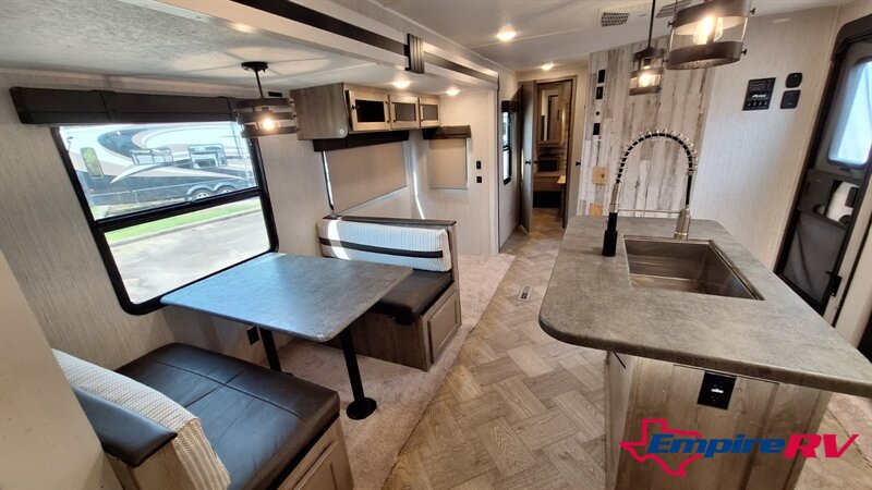 2022 Forest River palomino - Photo 11 - Liberty, TX 77575