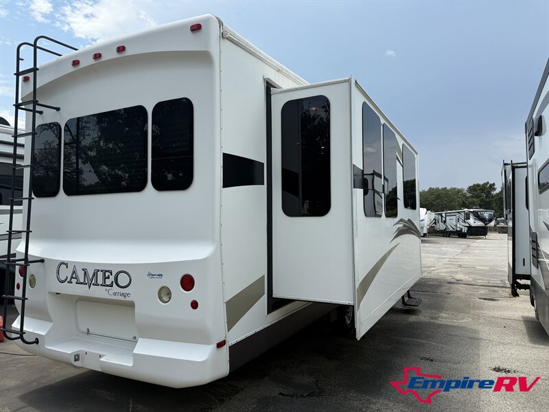 2011 Carriage Cameo 37RESLS - Photo 11 - Liberty, TX 77575