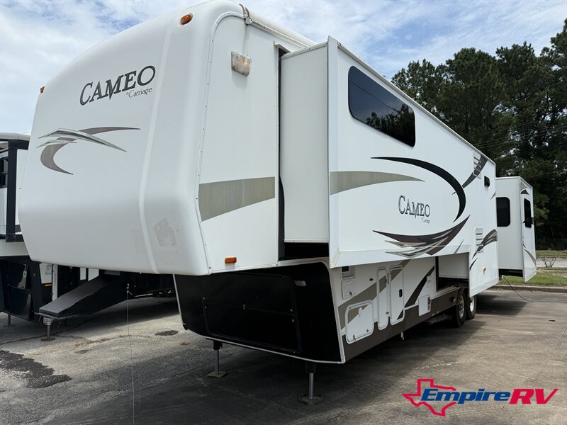 2011 Carriage Cameo 37RESLS - Photo 1 - Liberty, TX 77575