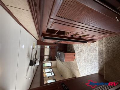 2011 Carriage Cameo 37RESLS   - Photo 4 - Liberty, TX 77575