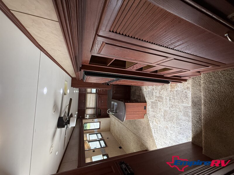 2011 Carriage Cameo 37RESLS - Photo 4 - Liberty, TX 77575