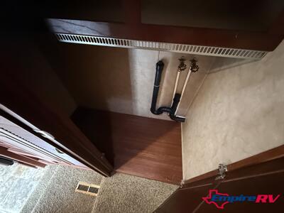 2011 Carriage Cameo 37RESLS   - Photo 5 - Liberty, TX 77575
