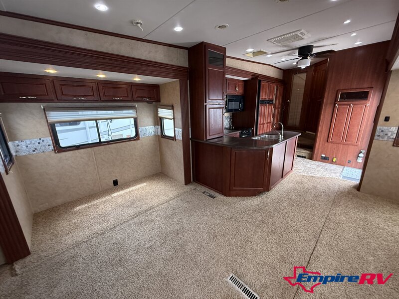 2011 Carriage Cameo 37RESLS - Photo 8 - Liberty, TX 77575