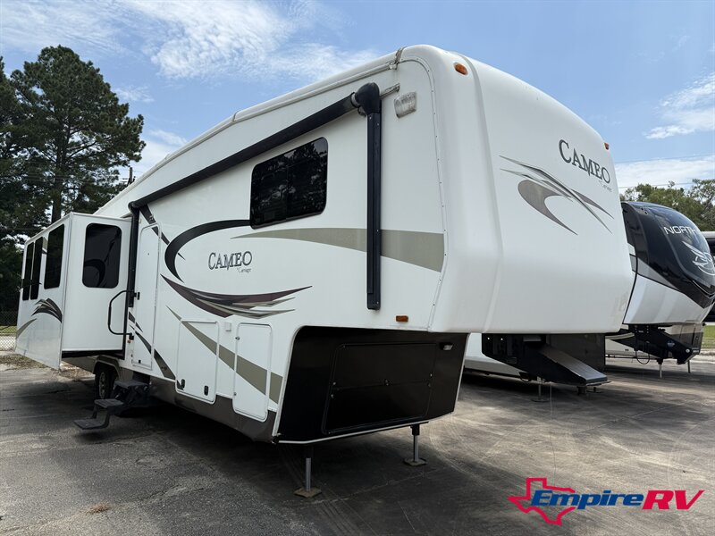 2011 Carriage Cameo 37RESLS - Photo 12 - Liberty, TX 77575