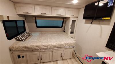 2026 Forest River NO BOUNDARIES 18.2   - Photo 10 - Liberty, TX 77575