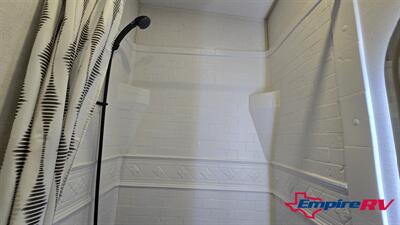 2025 SALEM 356QB   - Photo 10 - Liberty, TX 77575