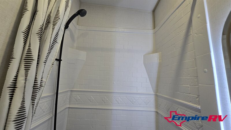 2025 SALEM 356QB - Photo 10 - Liberty, TX 77575