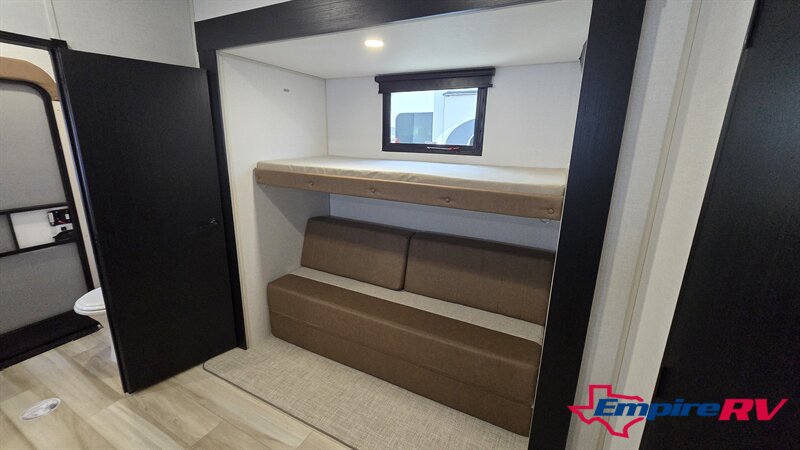 2025 SALEM 356QB - Photo 16 - Liberty, TX 77575