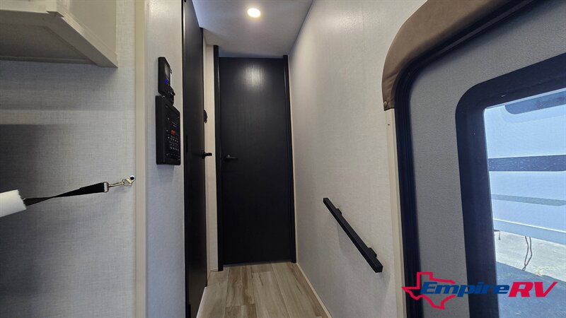 2025 SALEM 356QB - Photo 26 - Liberty, TX 77575