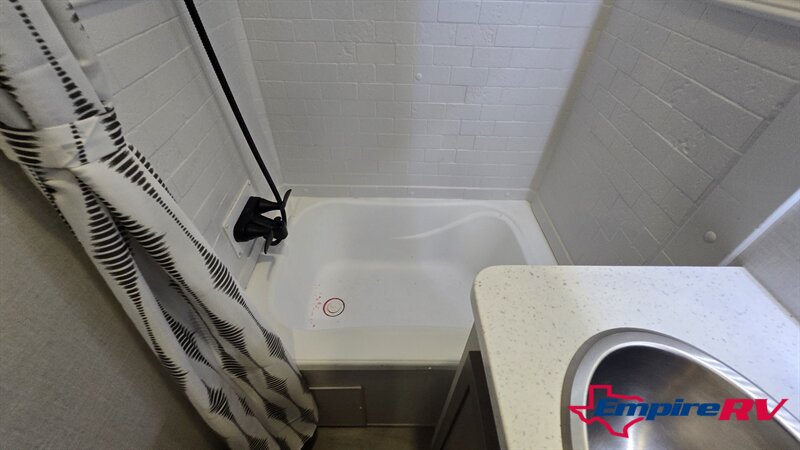 2025 SALEM 356QB - Photo 9 - Liberty, TX 77575
