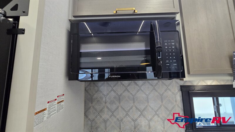 2025 SALEM 356QB - Photo 23 - Liberty, TX 77575