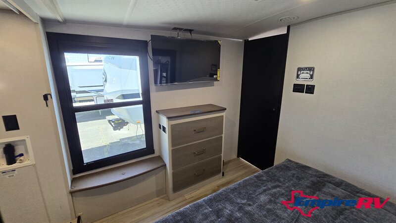 2025 SALEM 356QB - Photo 38 - Liberty, TX 77575
