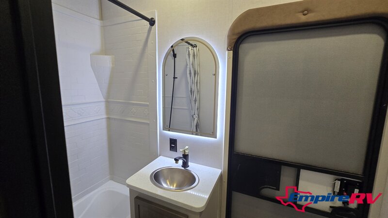 2025 SALEM 356QB - Photo 12 - Liberty, TX 77575