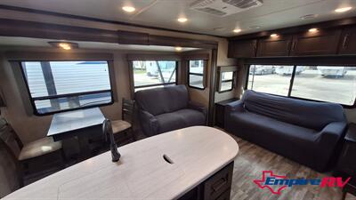2021 Grand Design RV Reflection 315RLTS   - Photo 8 - Liberty, TX 77575