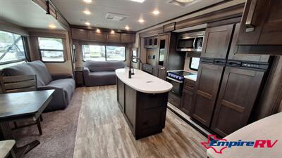 2021 Grand Design RV Reflection 315RLTS   - Photo 5 - Liberty, TX 77575