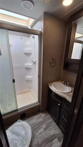 2021 Grand Design RV Reflection 315RLTS   - Photo 9 - Liberty, TX 77575