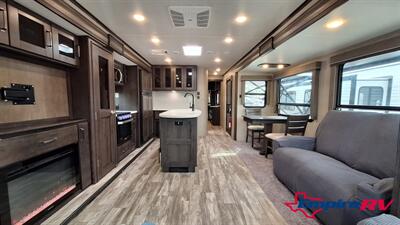2021 Grand Design RV Reflection 315RLTS   - Photo 6 - Liberty, TX 77575