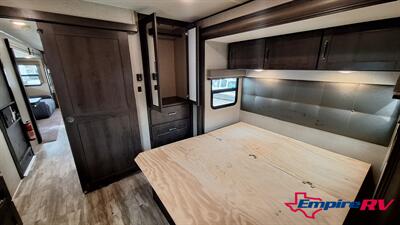2021 Grand Design RV Reflection 315RLTS   - Photo 11 - Liberty, TX 77575