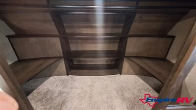 2021 Grand Design RV Reflection 315RLTS   - Photo 12 - Liberty, TX 77575