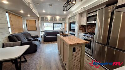 2022 Forest River Crusader 382MBH   - Photo 7 - Liberty, TX 77575