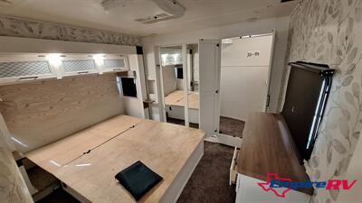 2022 Forest River Crusader 382MBH   - Photo 16 - Liberty, TX 77575