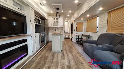2022 Forest River Crusader 382MBH   - Photo 8 - Liberty, TX 77575