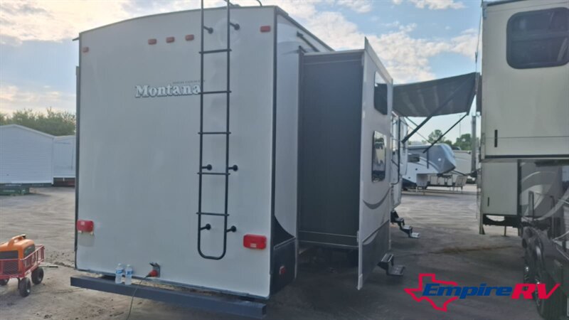 2016 Keystone MONTANA High Country 351BH - Photo 5 - Liberty, TX 77575