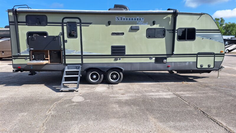 2019 Winnebago Minnie 27BHS   - Photo 1 - Liberty, TX 77575